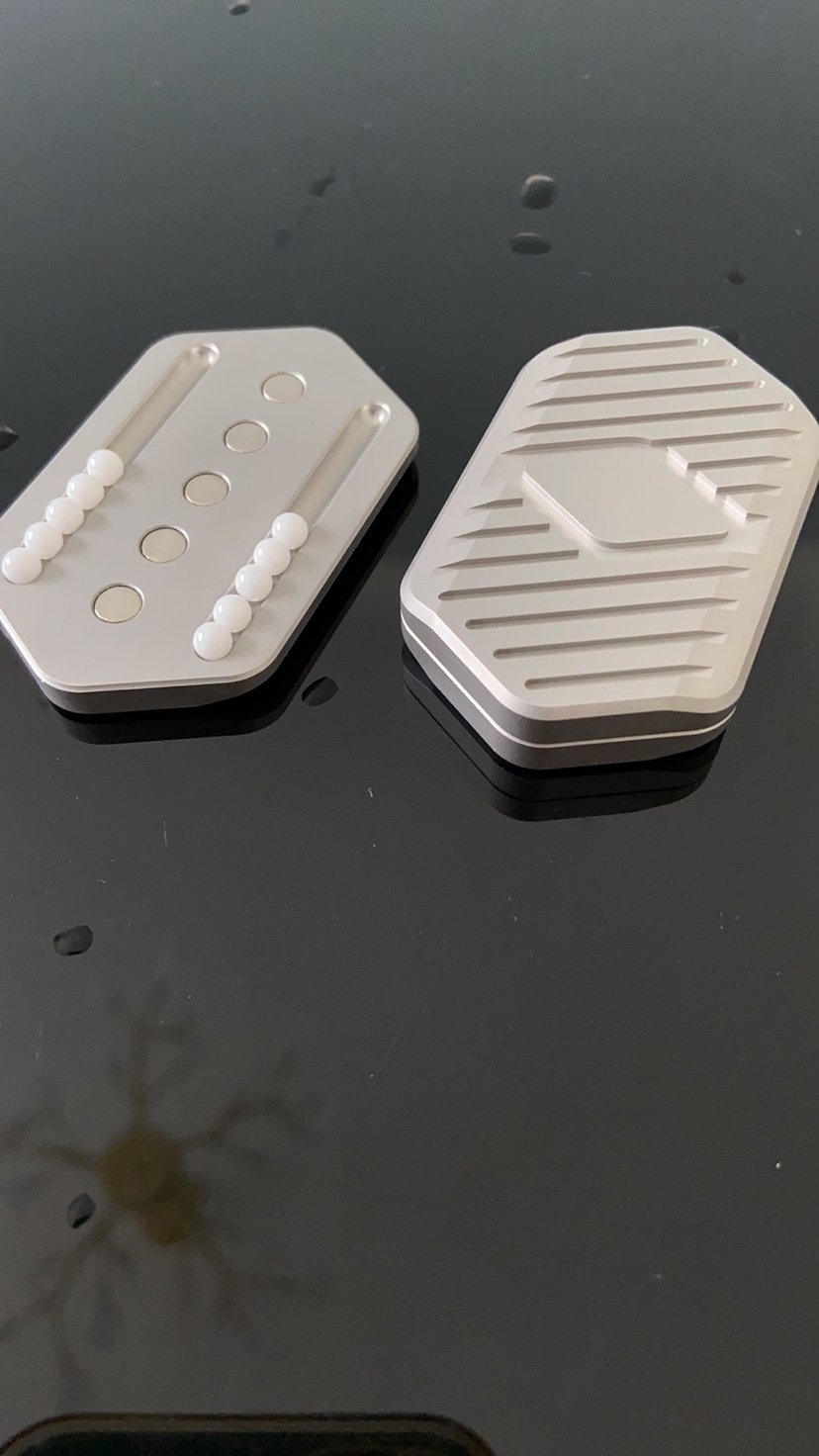 b79042df-e1e1-4cca-847f-f5a40d6cea86.jpg Carbon Fiber Rotary Push Card Coin Decompression Toy Fidget Spinner - Image 4
