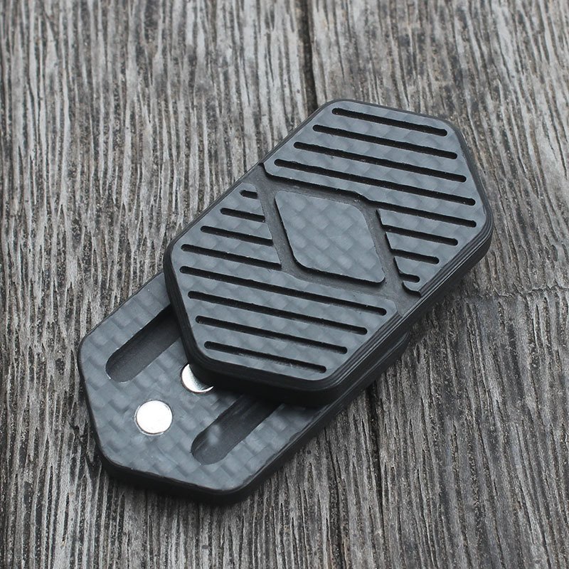 e4d208fb-071d-4f93-8ad7-073062ecb451.jpg Carbon Fiber Rotary Push Card Coin Decompression Toy Fidget Spinner - Image 2