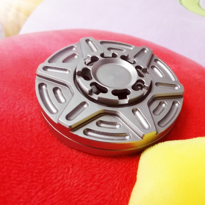 e6963f18-b4ef-4d47-9849-9470cbe9b30e.jpg Fidget Spinner Stainless Steel  Decompression Toy Gift - Image 2